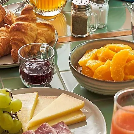 Mercure Butte Montmartre Basilique Hotel 4*